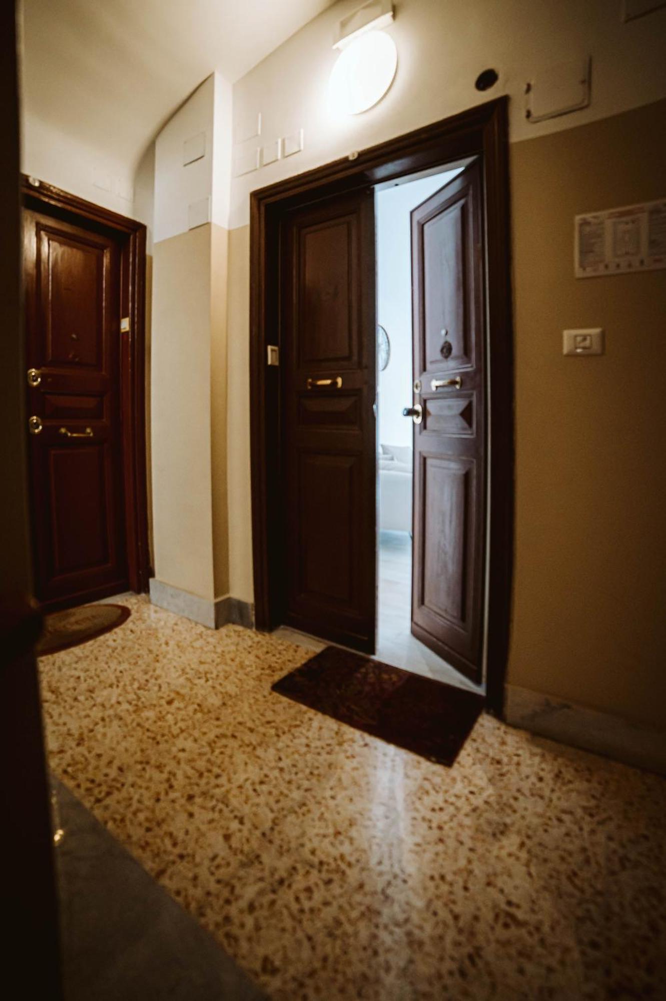 Colosseo Cozy Rooms B&B Рим Екстер'єр фото